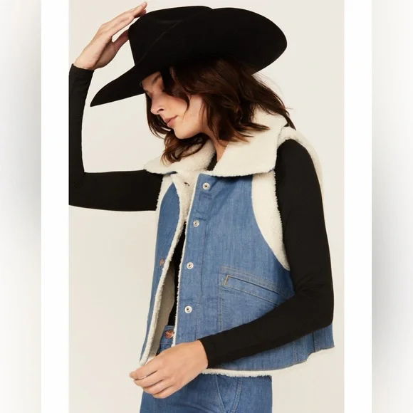 Wrangler Sherpa Denim Vest - Picture 2 of 5